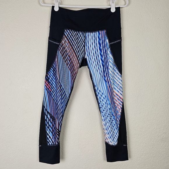Athleta Relay Capri 2.0 Mosaic Print Leggings Size Small - Picture 2 of 11